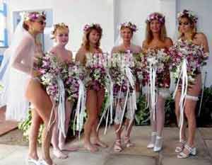 动态:牙买加11对新人裸婚