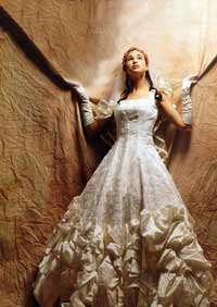 动态:新时尚厨房里拍婚纱