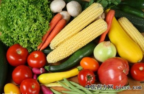 本期节目主要内容:肿瘤疾病成世界难题,小小真菌竟能抗击肿瘤?如何利用真菌武器抗击肿瘤?专家建议服用药用真菌,除了五种药用真菌作为一个组合来应用以外,还根据临床辨证和中药搭配来进行应用。更多精彩,敬请关注!(《饮食养生汇》 20180726 真菌药调治肺癌)