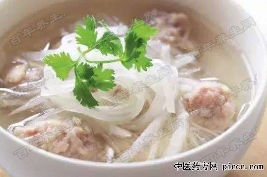 汆丸子萝卜粉丝汤