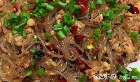 汆丸子萝卜粉丝汤